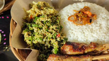 バリ島のごはんナシラワール