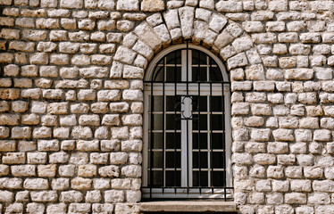 Fototapeta na wymiar Historical Stone Windows in Paris