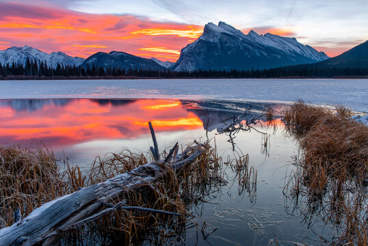 Mt&Acirc;&nbsp;Rundle&Acirc;&nbsp;and Vermilion Lake in winter at sunset, Banff&Acirc;&nbsp;National Park, Alberta, Canada