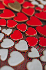 Obraz na płótnie Canvas red hearts cookies