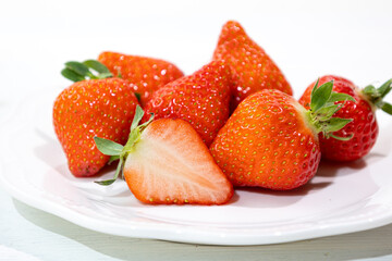 長崎県産「ゆめのか」：いちごの品種（ジューシーで甘さと酸味のバランスがよい苺）