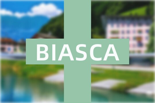 Biasca: Der Name der schweizer Stadt Biasca im Kanton Ticino vor einem Hintergrundbild