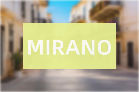 Mirano: Der Name der italienischen Stadt Mirano in der Region Veneto vor einem Hintergrundbild