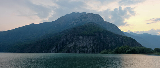 Sonnenuntergang am Comer See in Italien