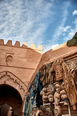 Marrakesch, bekannt auch für seine Märkte und das bunte orientalische Treiben.
