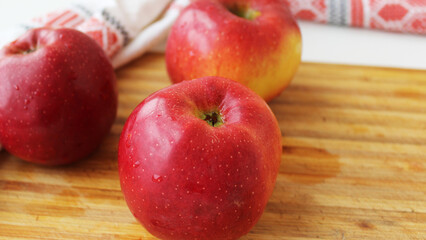 healthe eating red apples 