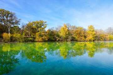Fototapeta na wymiar Idyllic autumn landscape by the lake. 