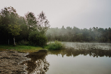 Slowenien | See im Nebel