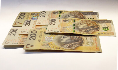banknoty, pieniądze 200 zł finanse