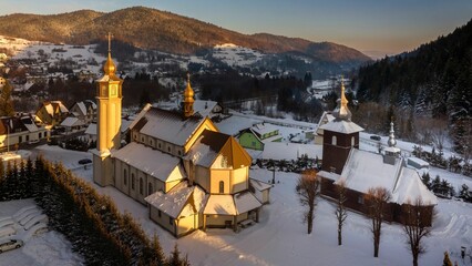 Przepiękny, kameralny, drewniany kościół w Gorcach w miejscowości Szczawa © Michal45