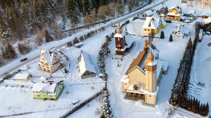 Przepiękny, kameralny, drewniany kościół w Gorcach w miejscowości Szczawa