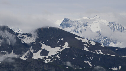 Obraz premium Schwarzhorn and Schreckhorn seen from Mount Brienzer Rothorn.