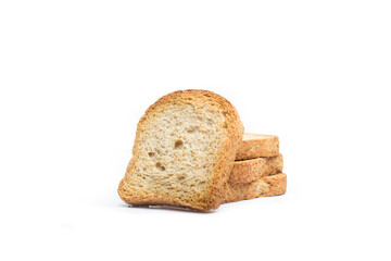 Galletas de trigo integral sobre un fondo blanco liso y aislado. Vista de frente y de cerca. Copy space