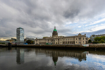 Naklejka premium Custom House Quay