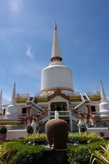 Wat Tat Noi, White pagoda