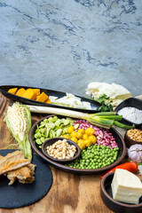 Ingredientes para preparar fanesca con fondo para copy space