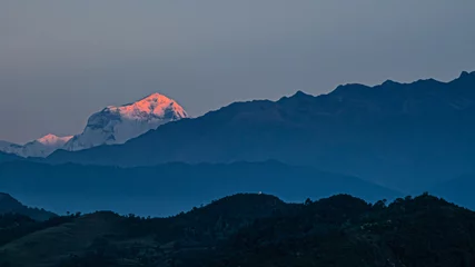 Behang Dhaulagiri View of the Himalayan giants, Dhaulagiri mountain, Annapurna range and Machapuchare (Fish Tail) mountain as seen at sunrise from Sarangkot village, near Pokhara, Nepal Himalayas, Nepal