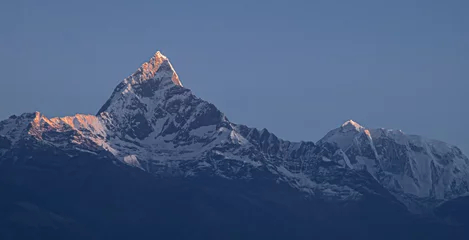 Photo sur Plexiglas Dhaulagiri View of the Himalayan giants, Dhaulagiri mountain, Annapurna range and Machapuchare (Fish Tail) mountain as seen at sunrise from Sarangkot village, near Pokhara, Nepal Himalayas, Nepal