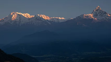 Photo sur Plexiglas Dhaulagiri View of the Himalayan giants, Dhaulagiri mountain, Annapurna range and Machapuchare (Fish Tail) mountain as seen at sunrise from Sarangkot village, near Pokhara, Nepal Himalayas, Nepal