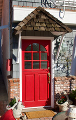 Fototapeta premium cute beach cottage with bright red front door