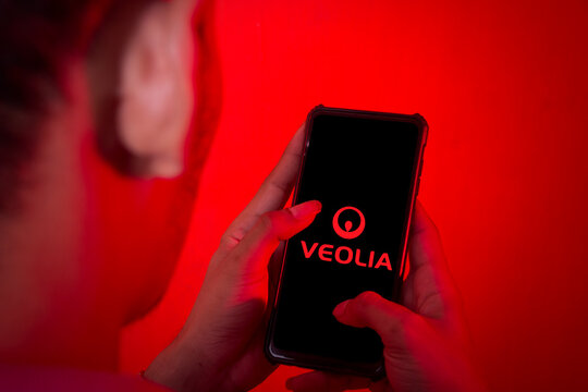 pringsewu; Lampung; February 18, 2023; Hands close up. This photo illustration shows the company logo of French company Veolia Environment SA on a cellphone screen. clipping path