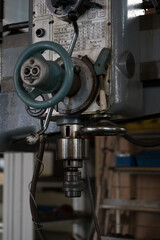 Machining with a radial drilling machine
