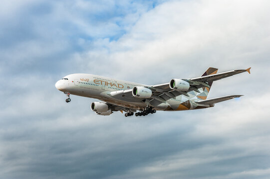 EtihadBilder StockFotos & Videos. Adobe Stock