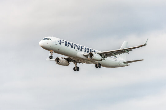OH-LZL Finnair Airlines Airbus a321 Landing in London Heathrow International Airport. England.