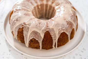Simple vanilla bundt cake from box cake
