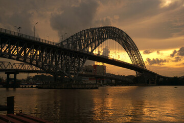 Fototapeta na wymiar a mahakam bridge at sunset