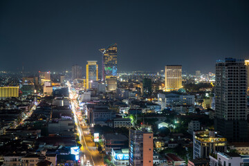 Fototapeta na wymiar Vue aérienne de Phnom Penh de nuit