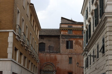 Fototapeta na wymiar Classic architecture in Rome, Italy 