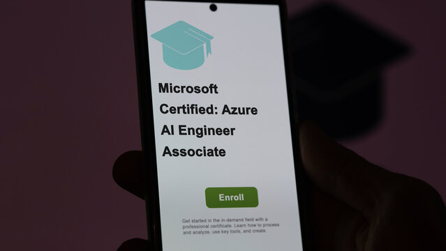 Microsoft Certified: Azure AI Engineer Associate program. A student enrolls in courses to study, to learn a new skill and pass certification. Text in French