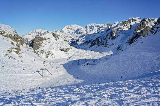Les lacs Robert et le massif de Belledonne, vu depuis Chamrousse