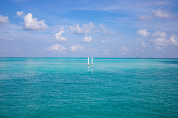 Obraz premium background of turquoise sea and blue sky