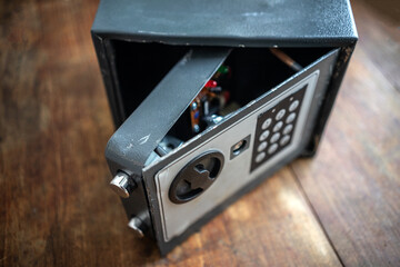 Breaking the combination lock on the safe.Break the system. Traces of a robbery in the apartment.