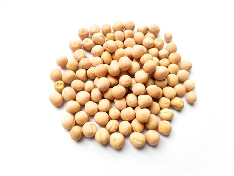 Dried white pea or trapper peas isolated on white background.Top view picture of white peas.White peas are a good source of protein, vitamins and other antioxidants.