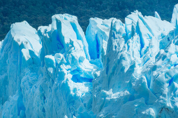 Fototapeta na wymiar Closer view of the beautiful Perito Moreno Glacier - El Calafate, Argentina