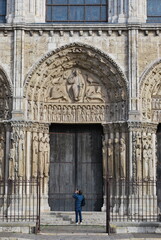 Central tympanum of the Royal Portal, Cathédrale Notre-Dame de Chartres, France - obrazy, fototapety, plakaty
