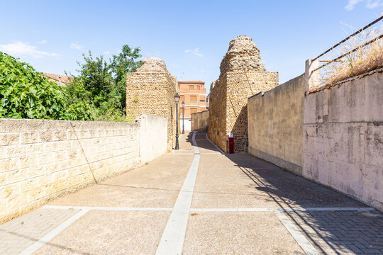 Santiago Gate in Mansilla de las Mulas, province of Le&oacute;n, Castile and Leon, Spain