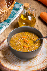 Fakes a traditional Greek vegetarian soup made from brown lentils