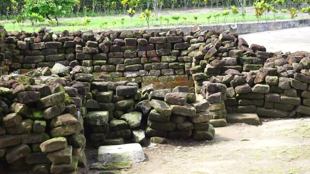 The ruins of candi sumbernanas (sumbernanas temple, candi bubrah). This temple was discovered around 1919 and was built during the reign of Mpu Sindok from the Kediri Kingdom in the 10-11th century