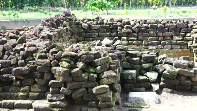 The ruins of candi sumbernanas (sumbernanas temple, candi bubrah). This temple was discovered around 1919 and was built during the reign of Mpu Sindok from the Kediri Kingdom in the 10-11th century