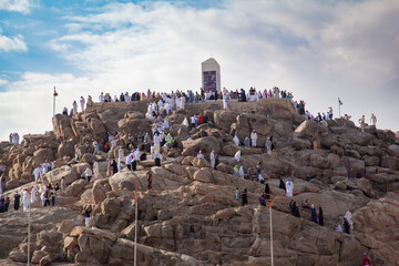 Pilgrims Climbing Mount Arafat in Mecca - obrazy, fototapety, plakaty