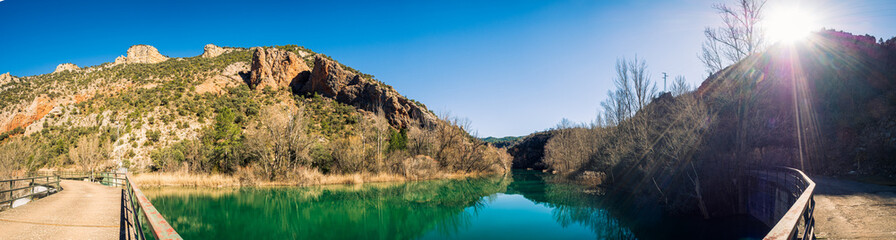 Panorámica de rio tajo verde con cielo azul