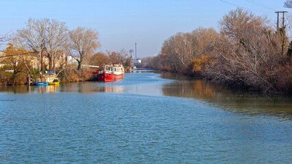 Navigation Canal Arles Fos
