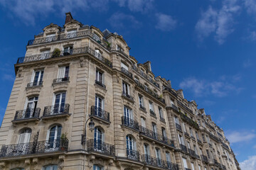 Fototapeta na wymiar sight of building in historic district of Paris