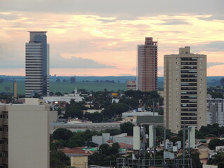 Obraz premium City skyline at sunset - Araçatuba/SP - Brazil