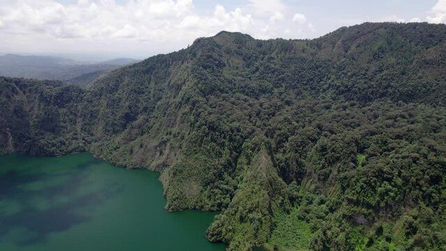Crater lake ngozi in Tanzania, Africa