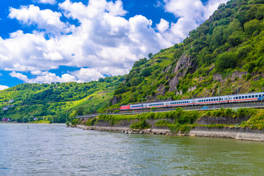 Intercity express train IC in Rhein Rhine river in Loreley, Rhein-Lahn-Kreis, Rhineland-Palatinate, Rheinland-Pfalz, Germany